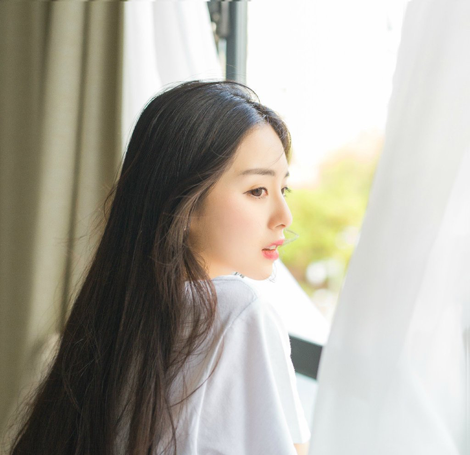 “让他进来吧。”邓贤看了刘璝一眼，点头道。